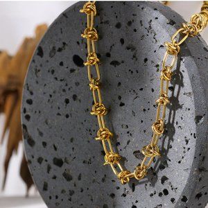 18K GOLD NECKLACE